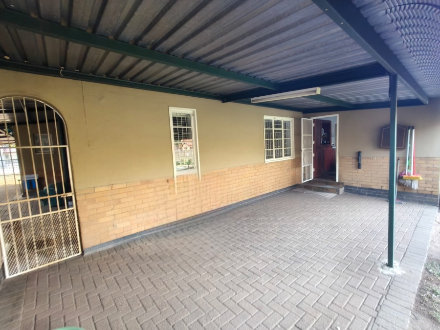 4 Bedroom Property for Sale in Oos Einde North West